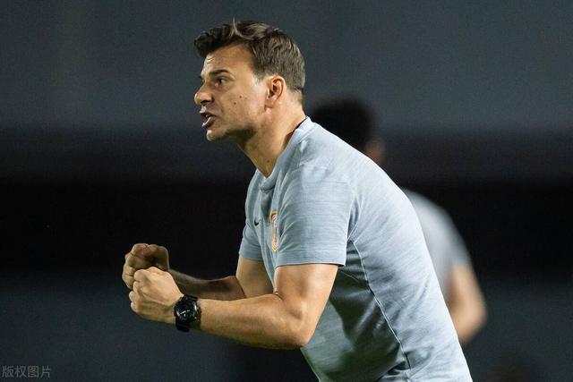 法兰克福迎意大利杯关键赛；赛后官宣签约；质疑声仍在；训练强度明显提升 -牛牛体育